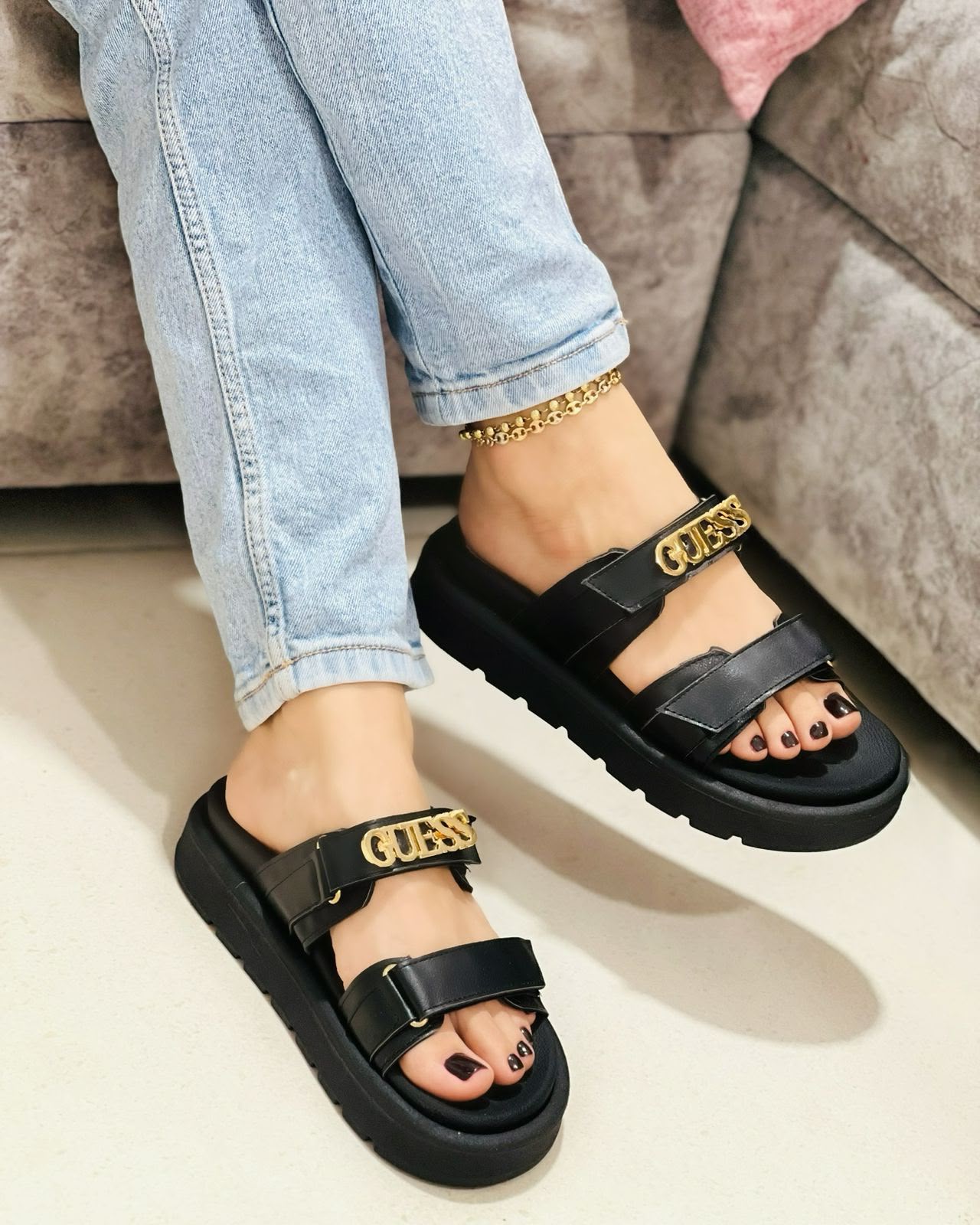 GUESS NEGRO